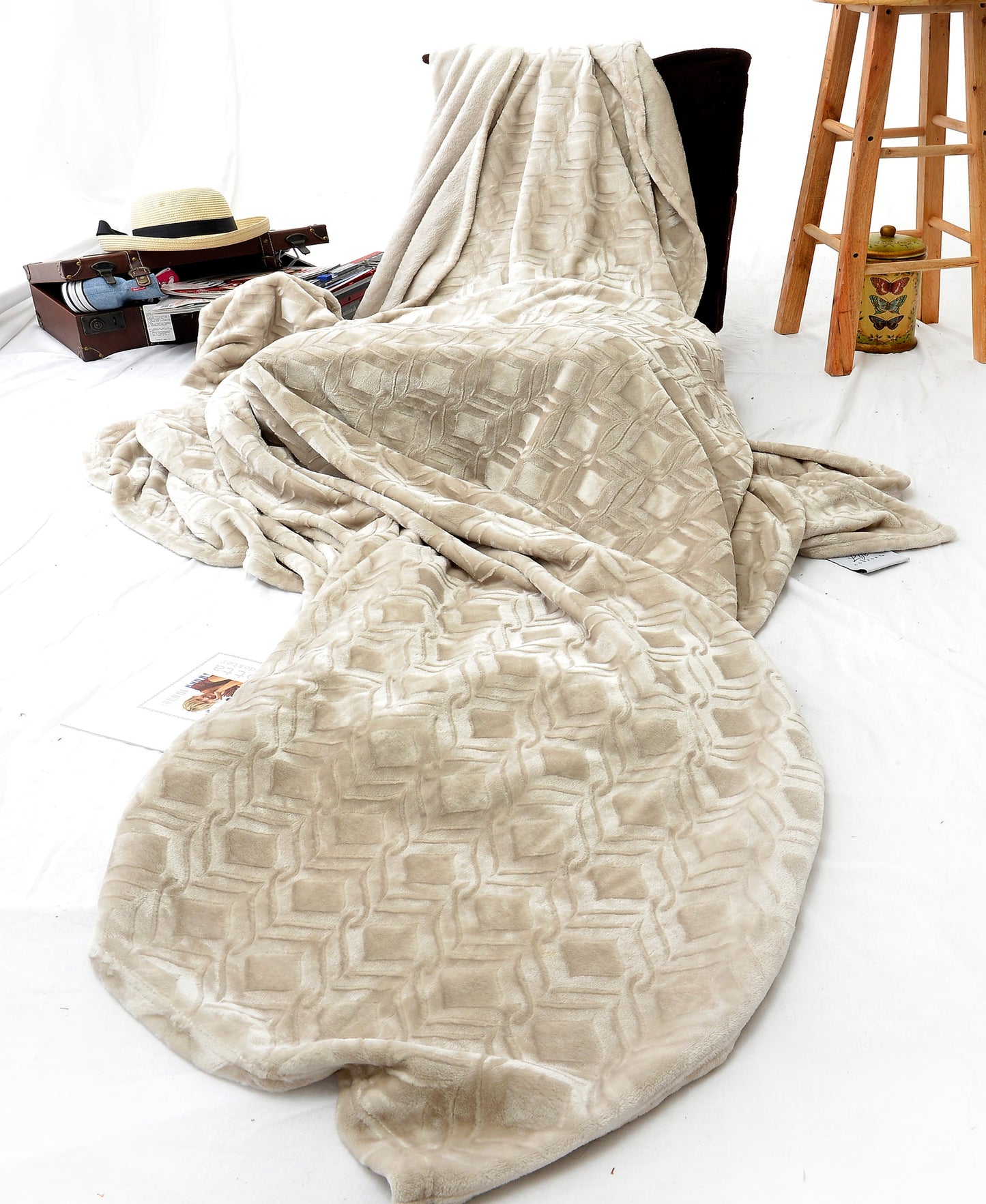 Happycare Textiles Ultra-soft embossed Plush Blanket, King Size