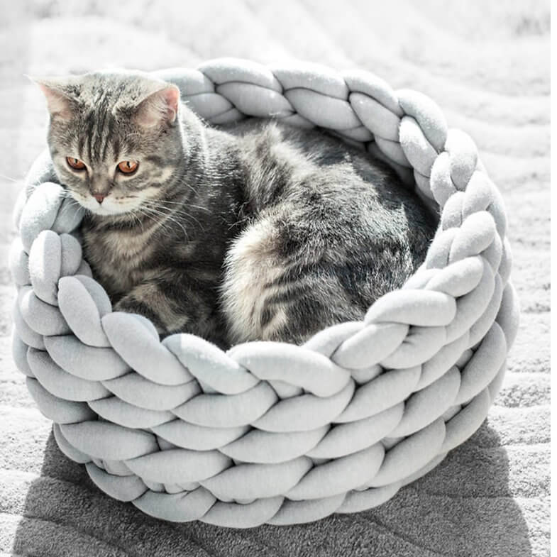 Happycare Tex Luxurious Chunky Crochet Comfort Round Cat Bed